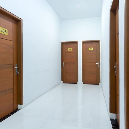 Super Oyo 839 Royal Guest House Medan Exterior photo