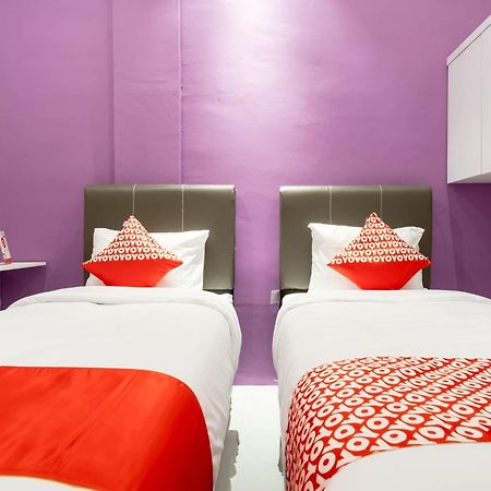 Super Oyo 839 Royal Guest House Medan Exterior photo