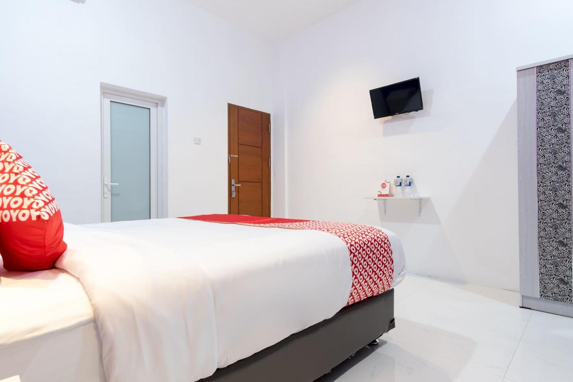 Super Oyo 839 Royal Guest House Medan Exterior photo