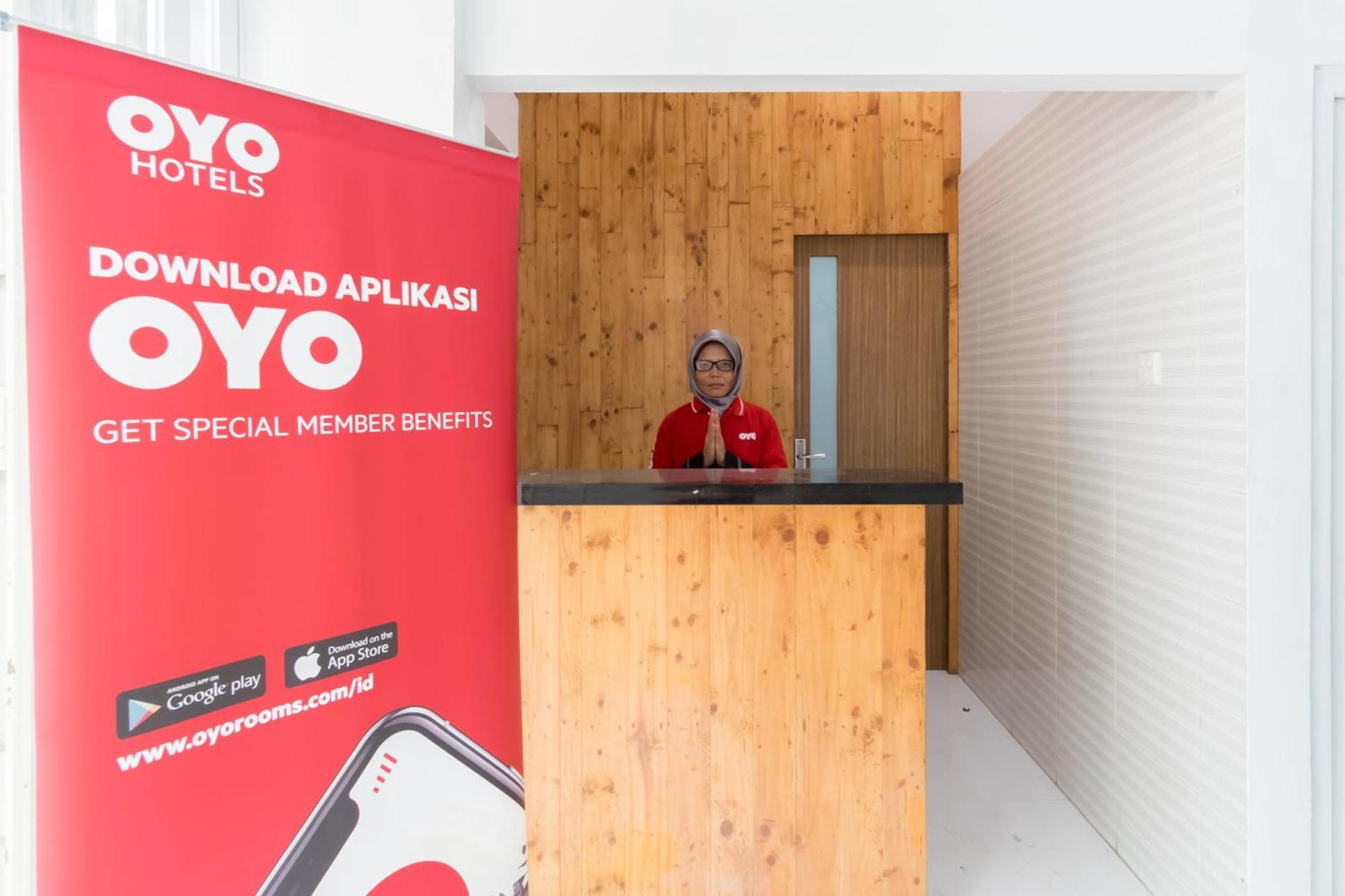 Super Oyo 839 Royal Guest House Medan Exterior photo