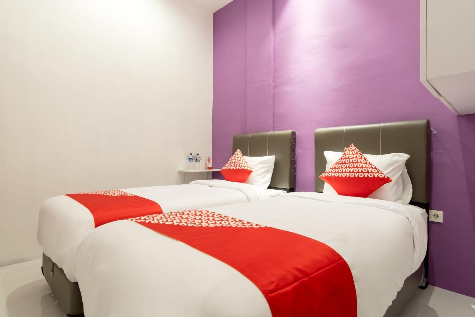 Super Oyo 839 Royal Guest House Medan Exterior photo