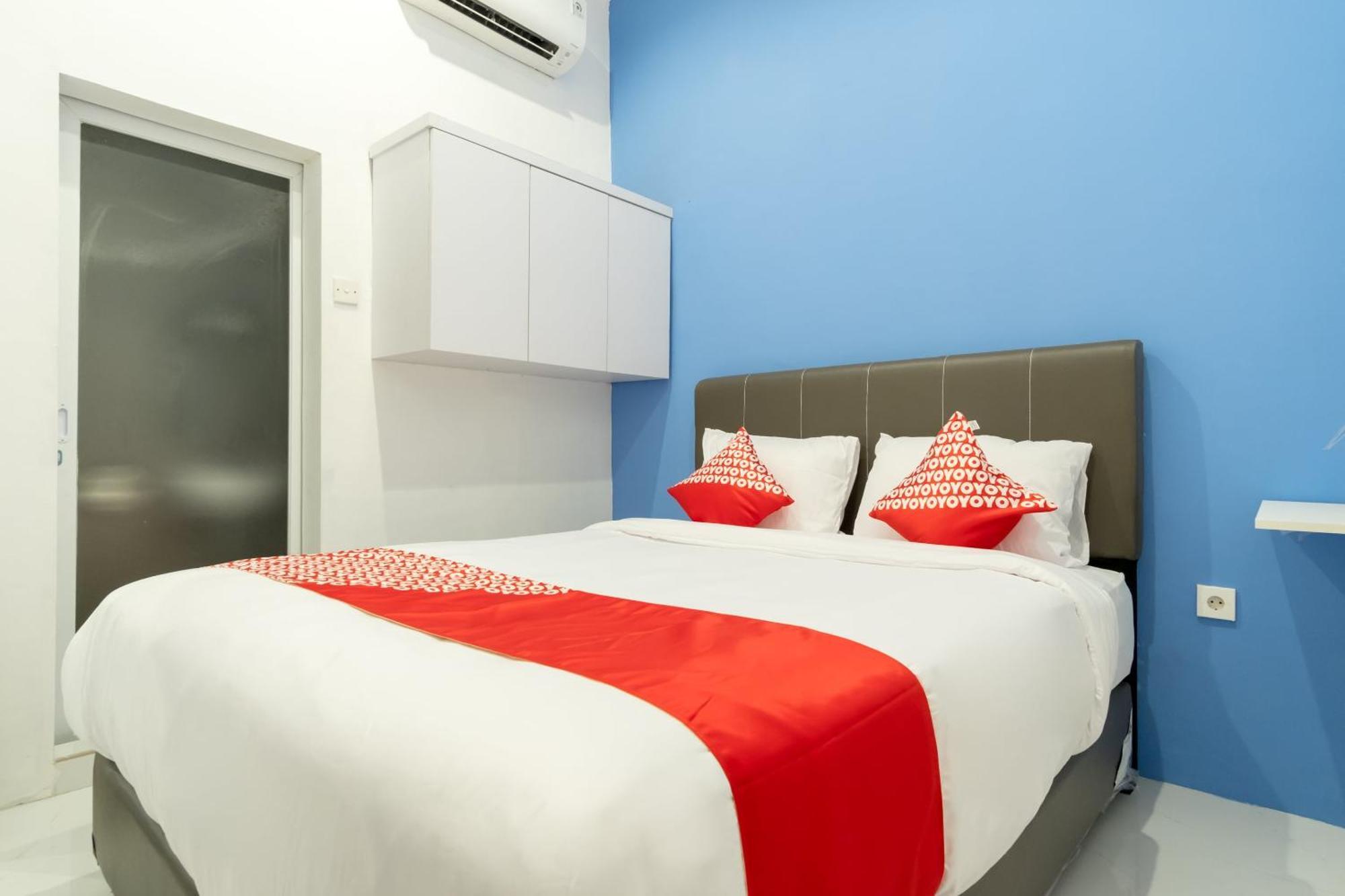 Super Oyo 839 Royal Guest House Medan Exterior photo