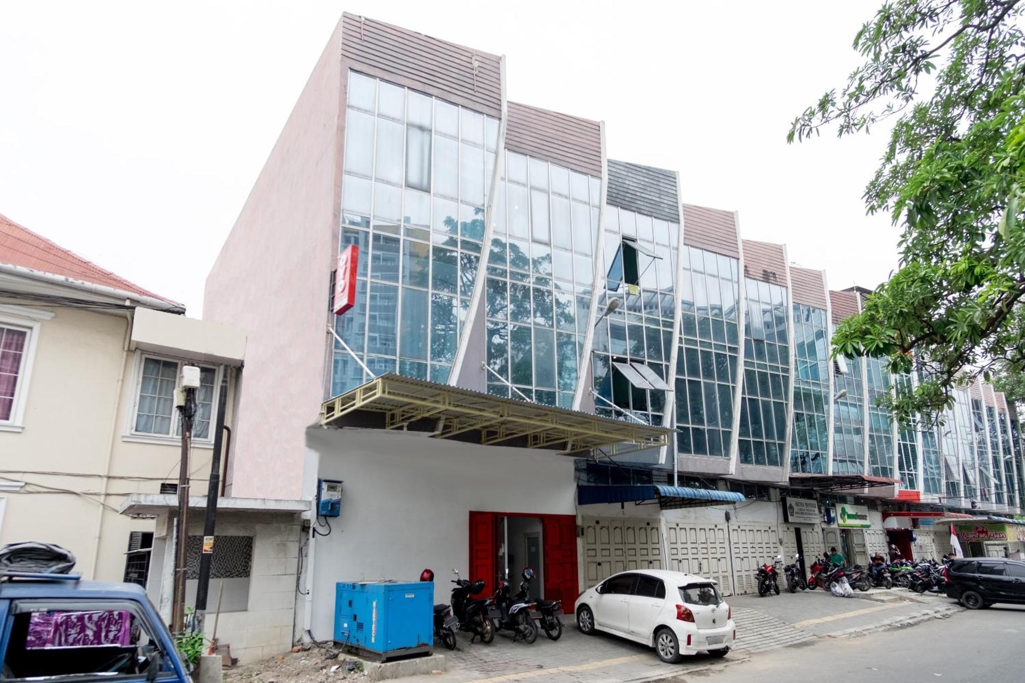 Super Oyo 839 Royal Guest House Medan Exterior photo